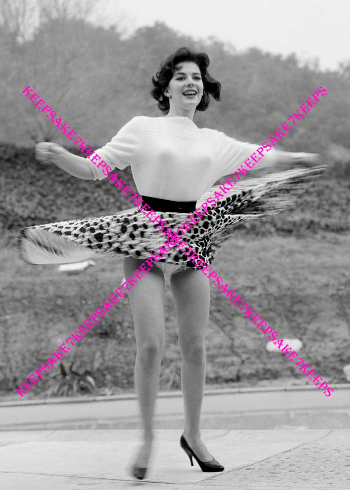 LEGGY DANCER TWIRLING 5 X 7 PHOTO LEGGY UPSKIRT BZ-TWIRLING