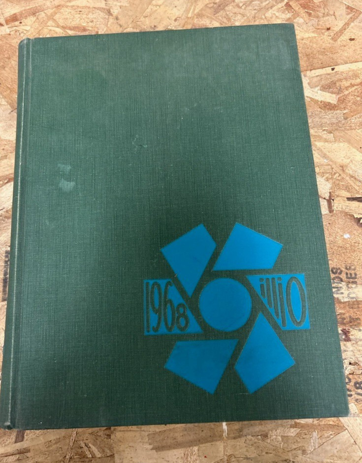 1968 UNIVERSITY OF ILLINOIS \'ILLIO\' YEARBOOK VINTAGE 1968 UNIVERSITY OF ILLINOIS \'ILLIO\' YEARBOOK VINTAGE
