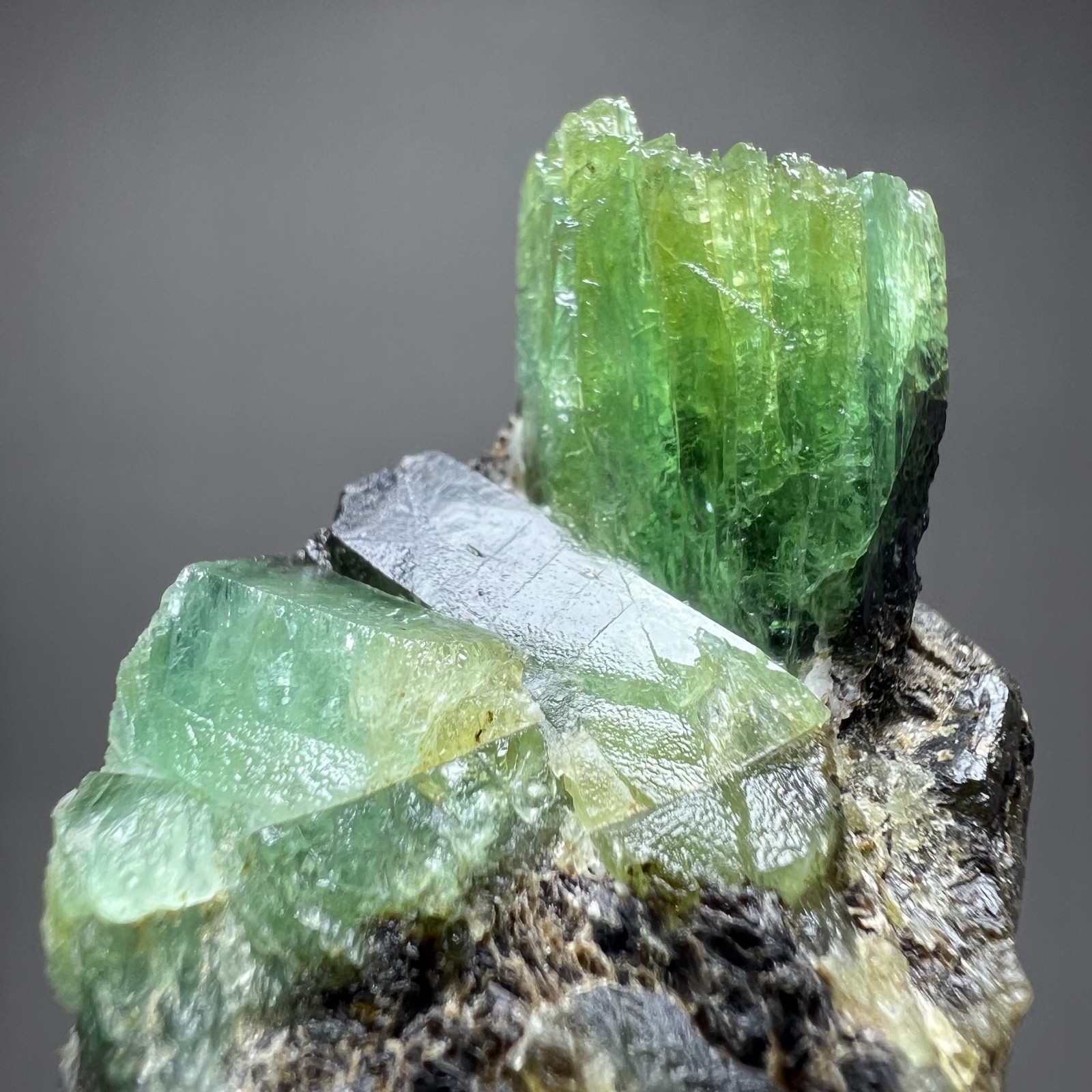 269ct Eye Catching Natural Emerald Crystals On Matrix, Specimen - Chitral PAK 269ct Eye Catching Natural Emerald Crystals On Matrix, Specimen - Chitral PAK