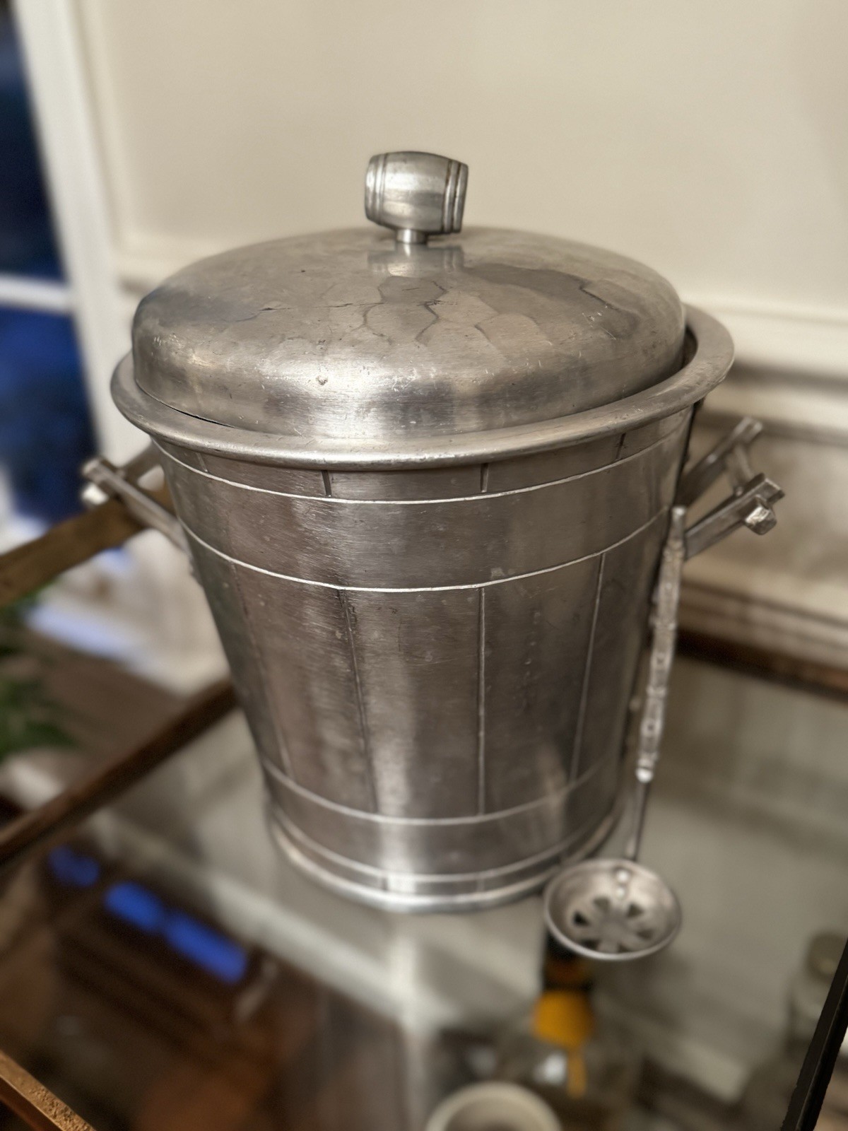 VTG Everlast Large Hammered Aluminum Ice Bucket Lid Barrel Design W/ RARE SCOOP