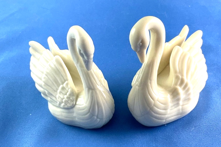 LENOX Swan Porcelain Swan Figurine Card Holder Cake Topper Soft Ivory/White 3