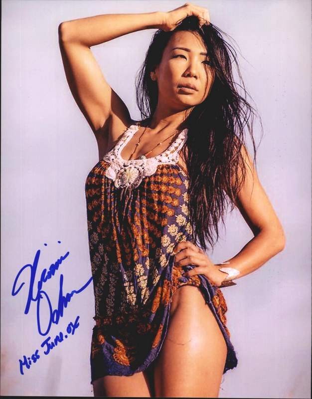Playboy model Hiromi Oshima signed sexy 8x10 Photo -PROOF- -CERTIFICATE- (B209