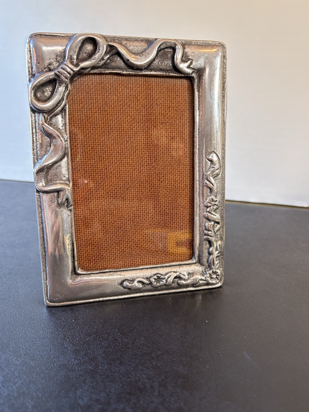 VTG Pewter Art Nouveau-Style Photo Frame featuring a sculpted ribbon/floral bow VTG Pewter Art Nouveau-Style Photo Frame featuring a sculpted ribbon/floral bow