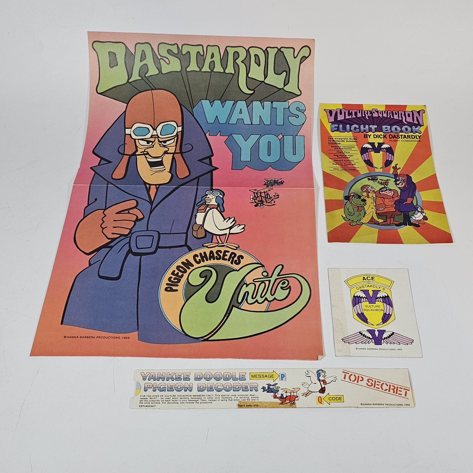 Vintage 1969 Dastardly & Muttley Vulture Squadron Pigeon Chasers Set