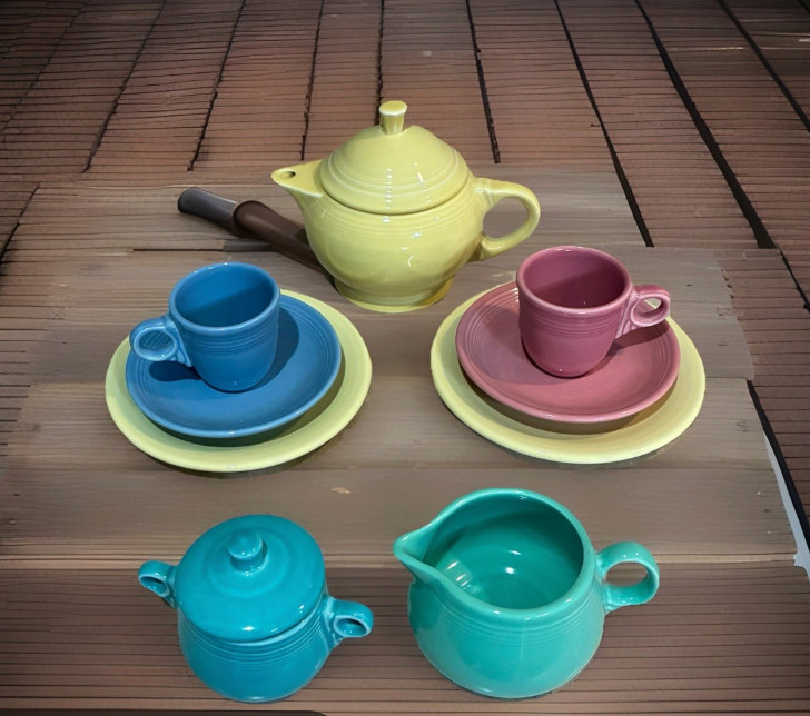 NEW:The Homer Laughlin China Co. My First Fiesta Tea Set complete - DS29