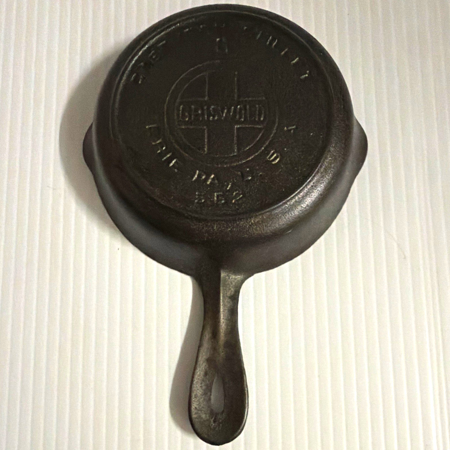 Vintage Griswold Cast Iron Frying Pan Skillet ERIE PA No.0 562 Long Handle Spout Vintage Griswold Cast Iron Frying Pan Skillet ERIE PA No.0 562 Long Handle Spout