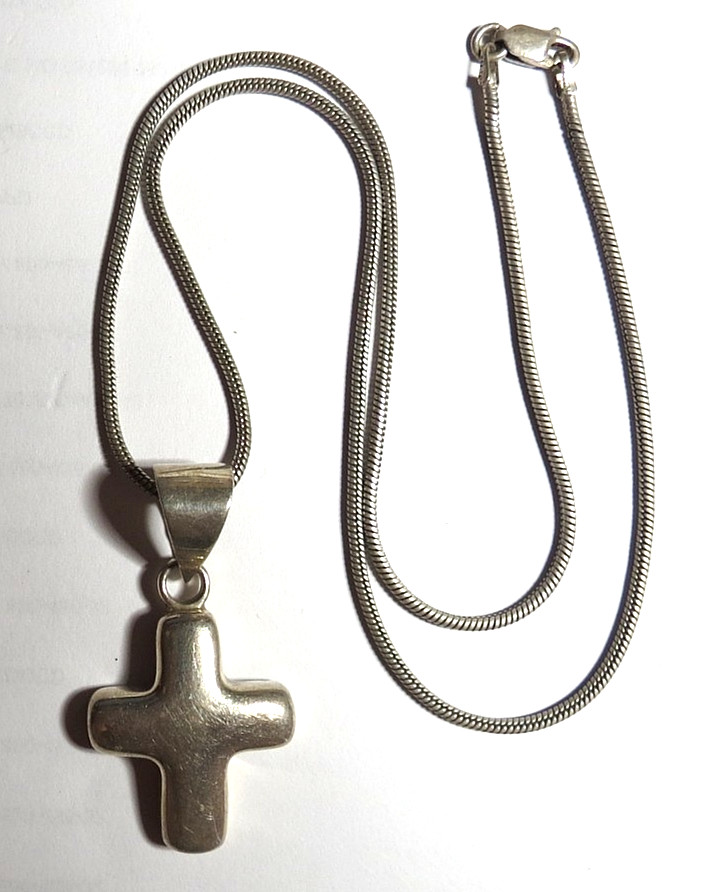 VTG 925 STERLING SILVER CROSS PENDANT NECKLACE CHAIN 18\ VTG 925 STERLING SILVER CROSS PENDANT NECKLACE CHAIN 18\