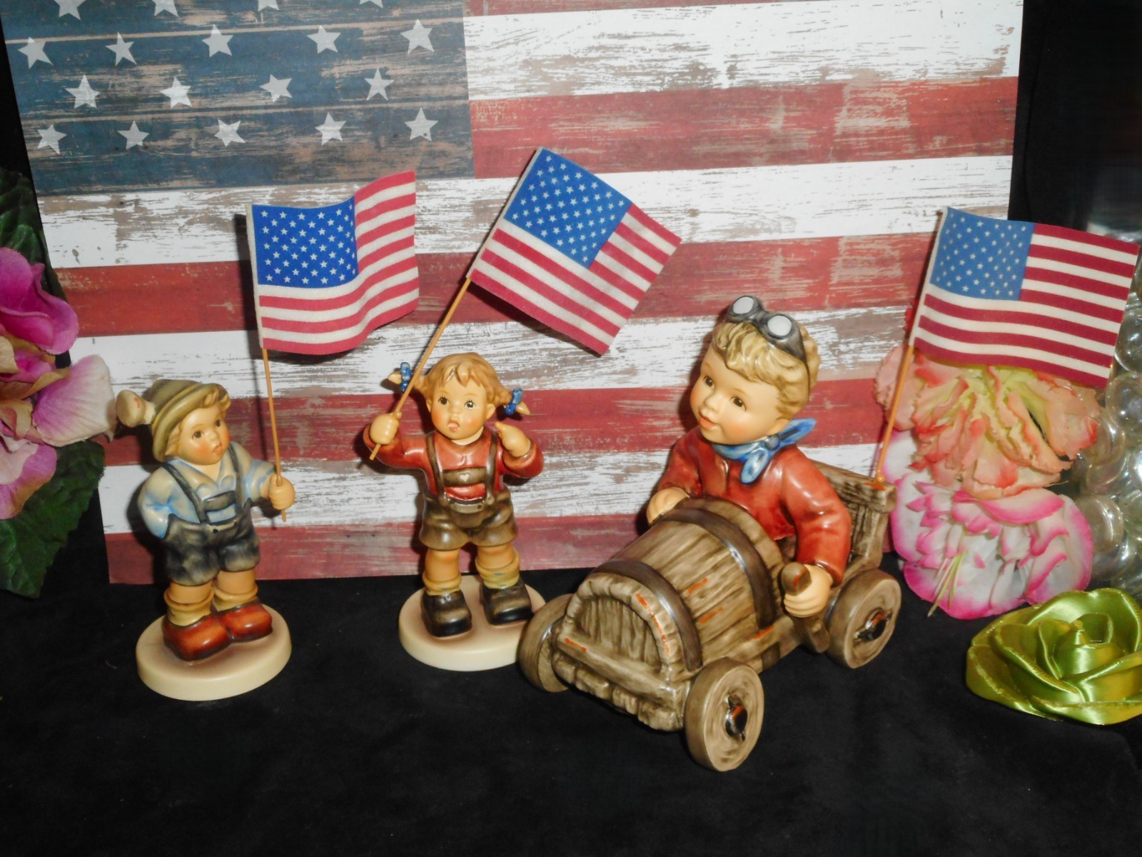 HUMMEL CELEBRATION FIGURES w/FLAGS 2197 AMERICAN SPIRIT + 2154/A &B PATRIOTIC BX