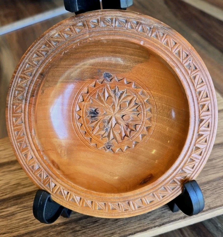 Vintage Walnut Hand Carved Wood Trinket/Valet/Decor Dish Bowl 4.5