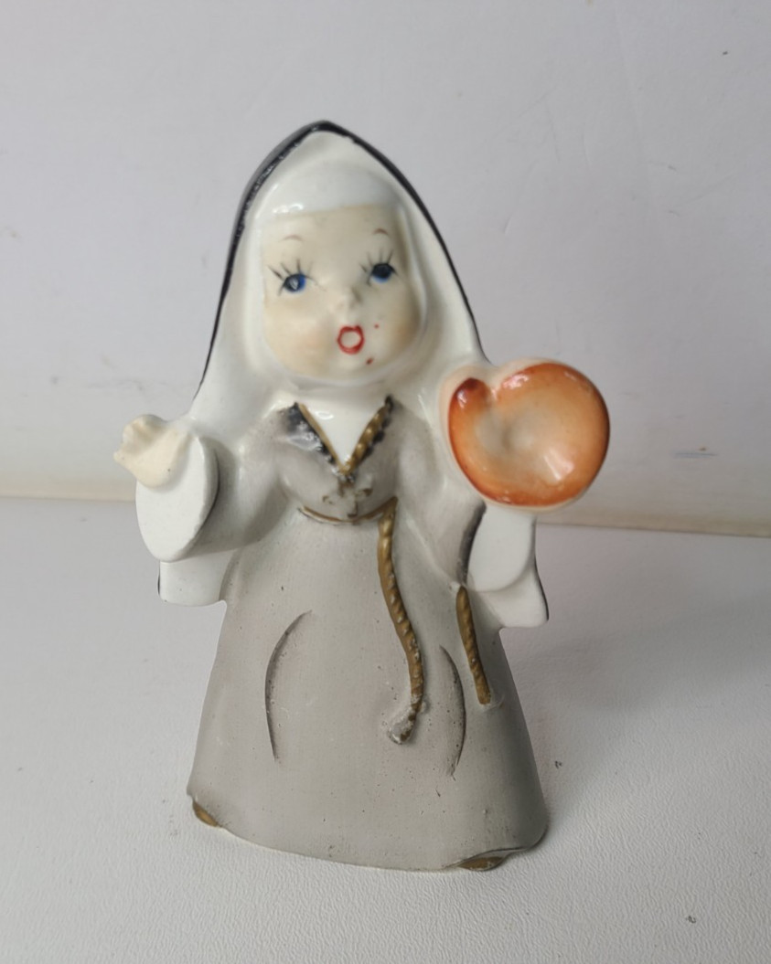Thames Baseball Playing Nun Catchers Mitt Ceramic 52/317 1950s Vintage Thames Baseball Playing Nun Catchers Mitt Ceramic 52/317 1950s Vintage