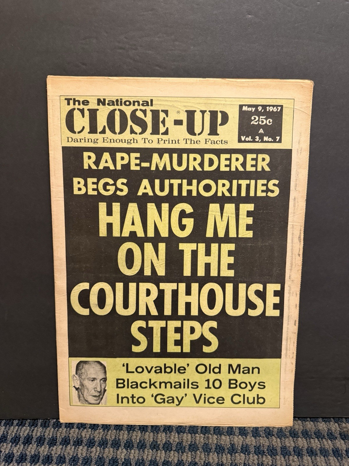 1967 May National Close-Up Newspaper, Murderer Says Hang Me/Courthouse Steps 10U 1967 May National Close-Up Newspaper, Murderer Says Hang Me/Courthouse Steps 10U