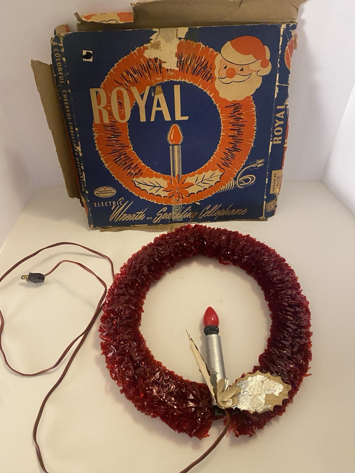 Vintage Royal Electric Wreath of Red Sparkling Cellophane Light Christmas Works