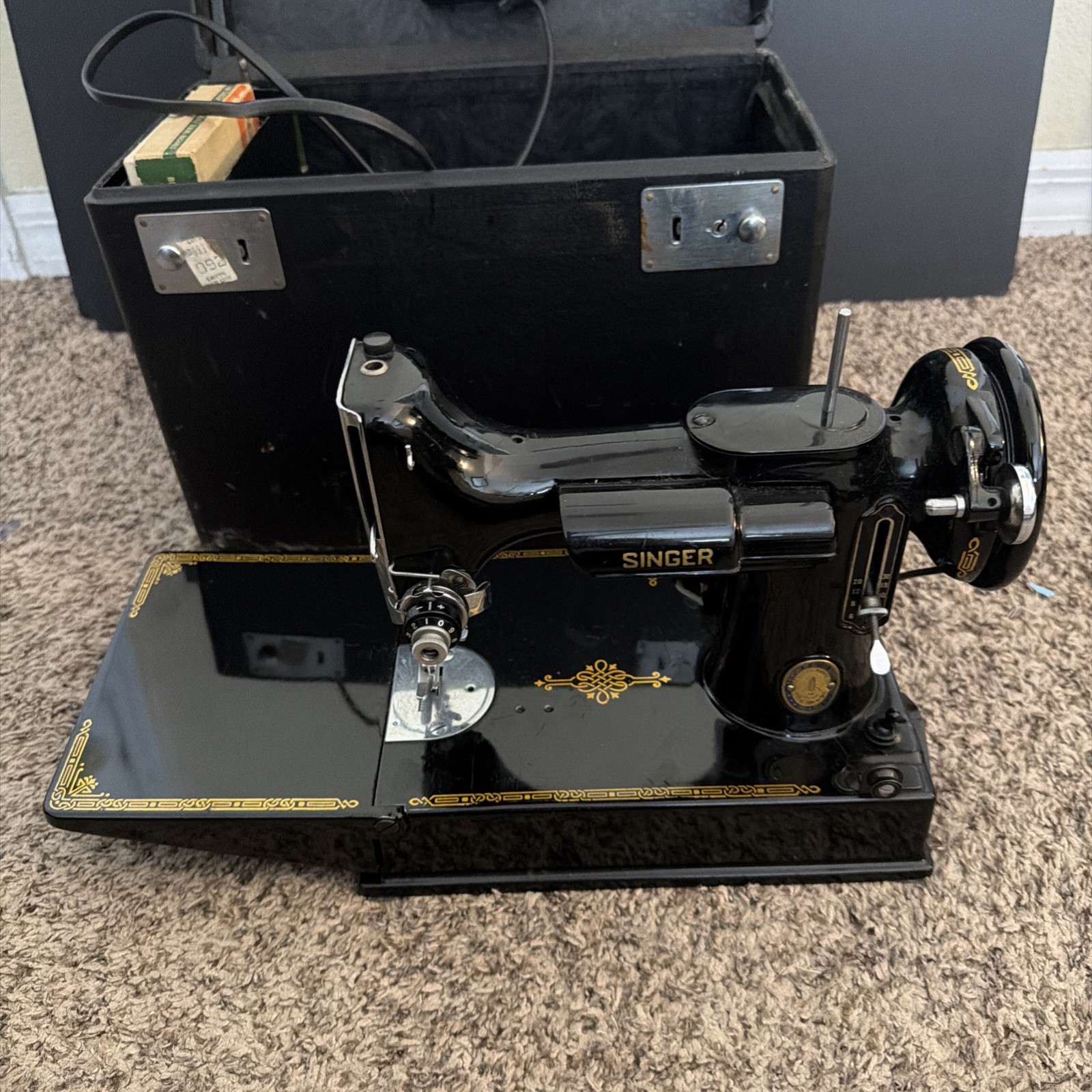 1951 Singer Featherweight 221 Sewing Machine AL Series Vintage UNTESTED 1951 Singer Featherweight 221 Sewing Machine AL Series Vintage UNTESTED