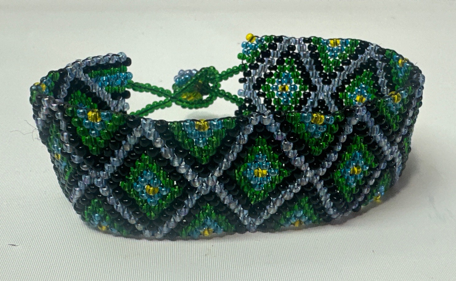 Huichol Beaded Bracelet – Handmade Indigenous Art with Vibrant Geometric Design Huichol Beaded Bracelet – Handmade Indigenous Art with Vibrant Geometric Design