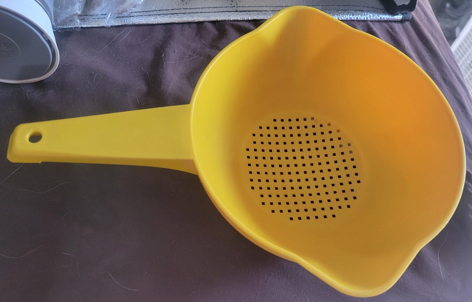 Vintage Tupperware 1200 Small 1 Qt Yellow Colander Strainer Double Pour Spout