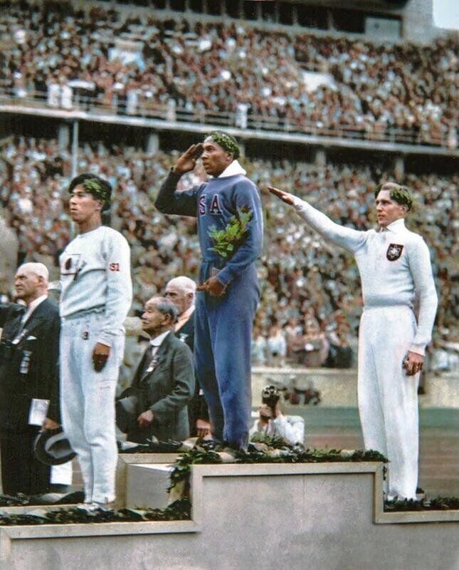1936 JESSE OWENS Summer Olympics in Berlin Germany Poster Photo 24x36 1936 JESSE OWENS Summer Olympics in Berlin Germany Poster Photo 24x36