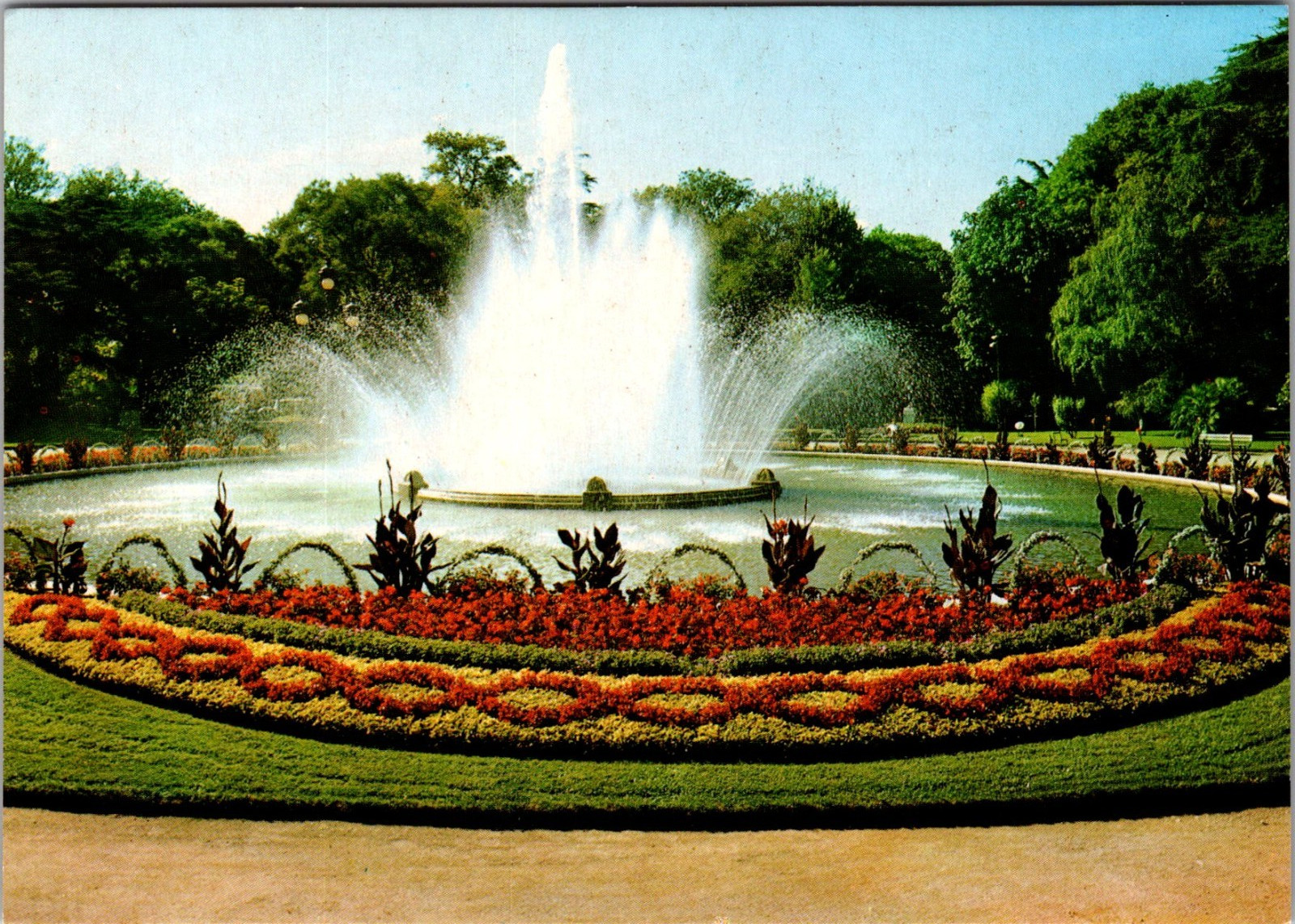 Centerpiece Fountain at the Grand Rond Toulouse France Vintage Postcard TPQ32