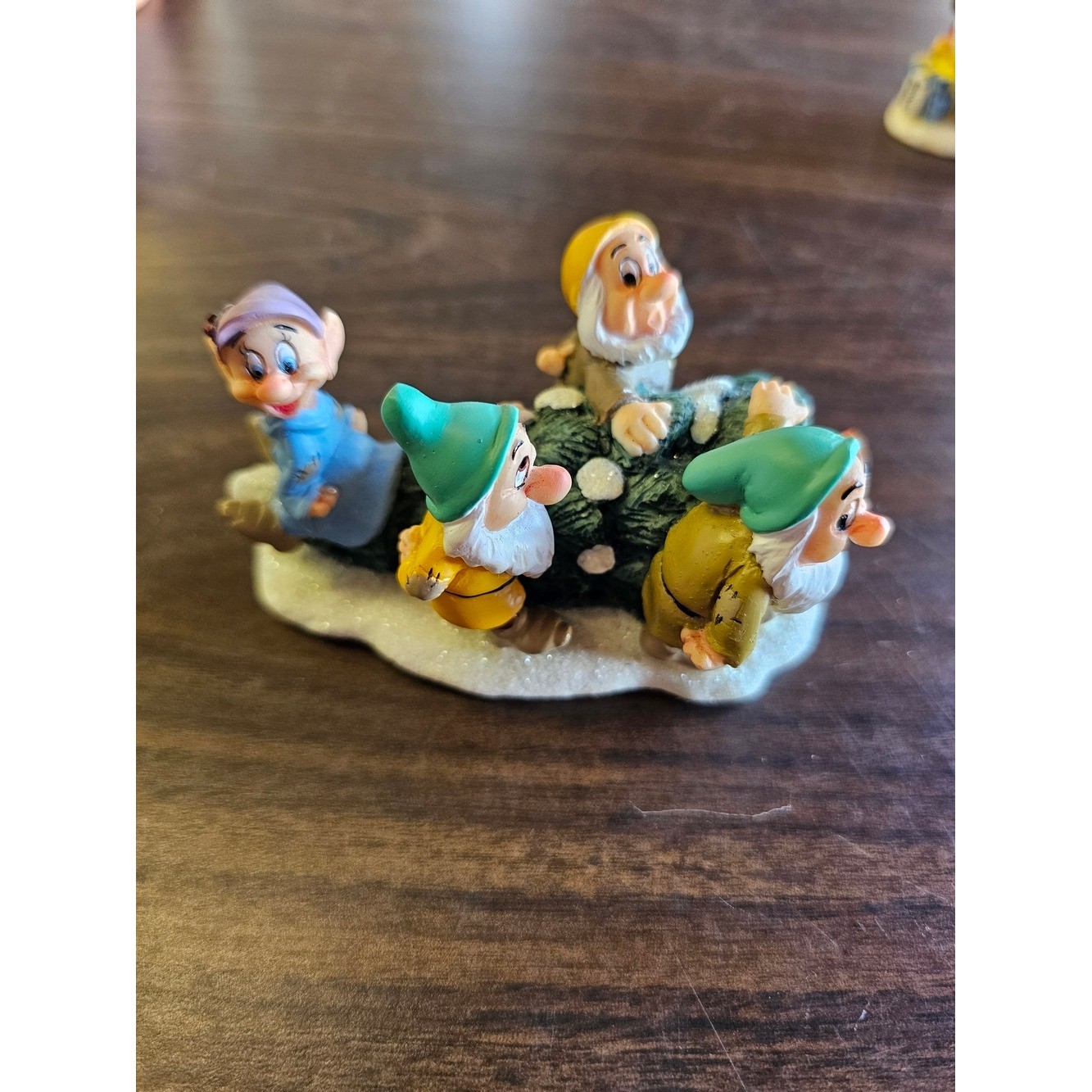 Disney Snow White Seven Dwarfs Figurine - Green & Yellow Accents 💚💛