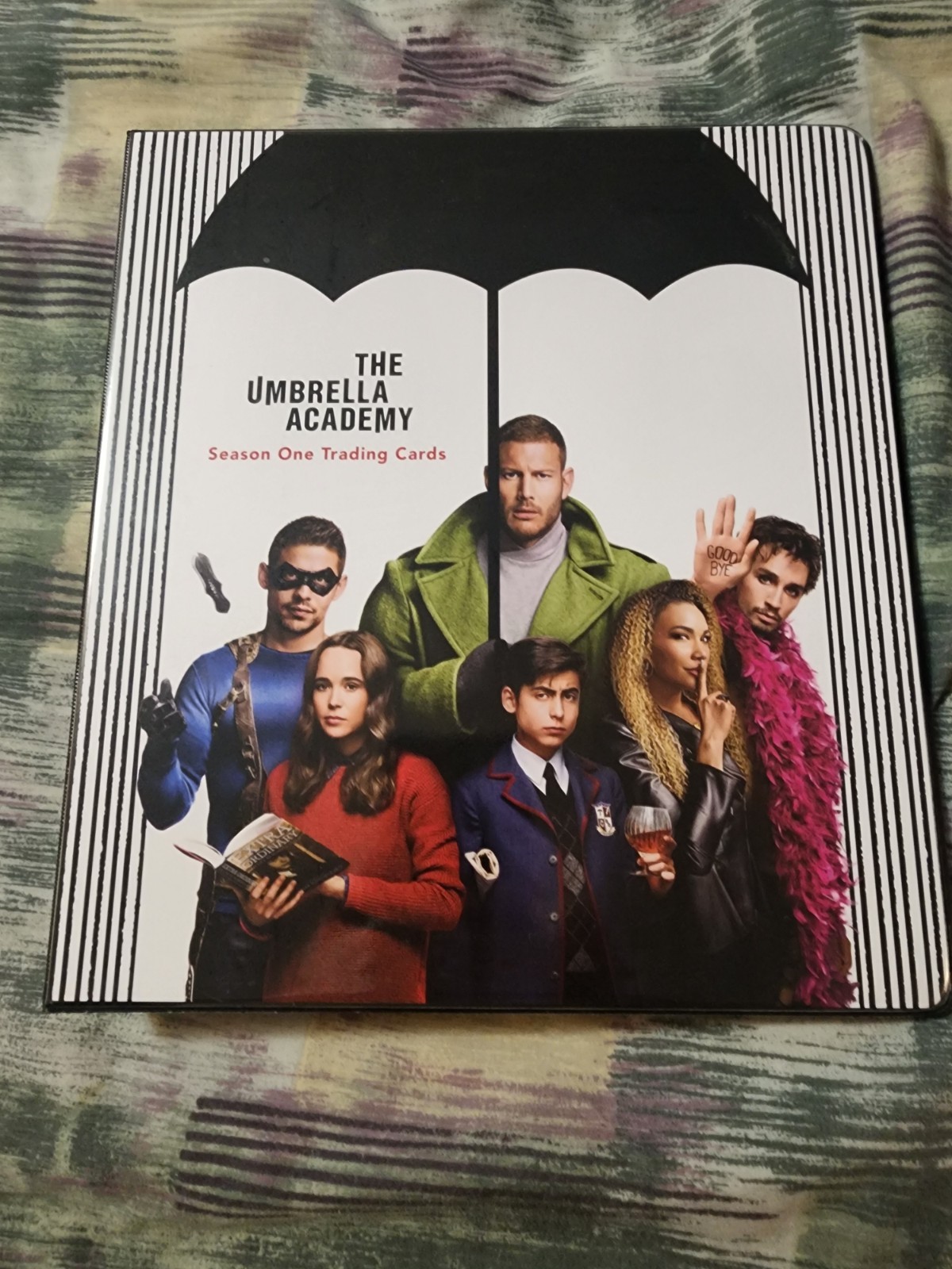 VHTF Umbrella Academy Binder with Complete 63 Card Base Set, P1, P3, Empty Box &