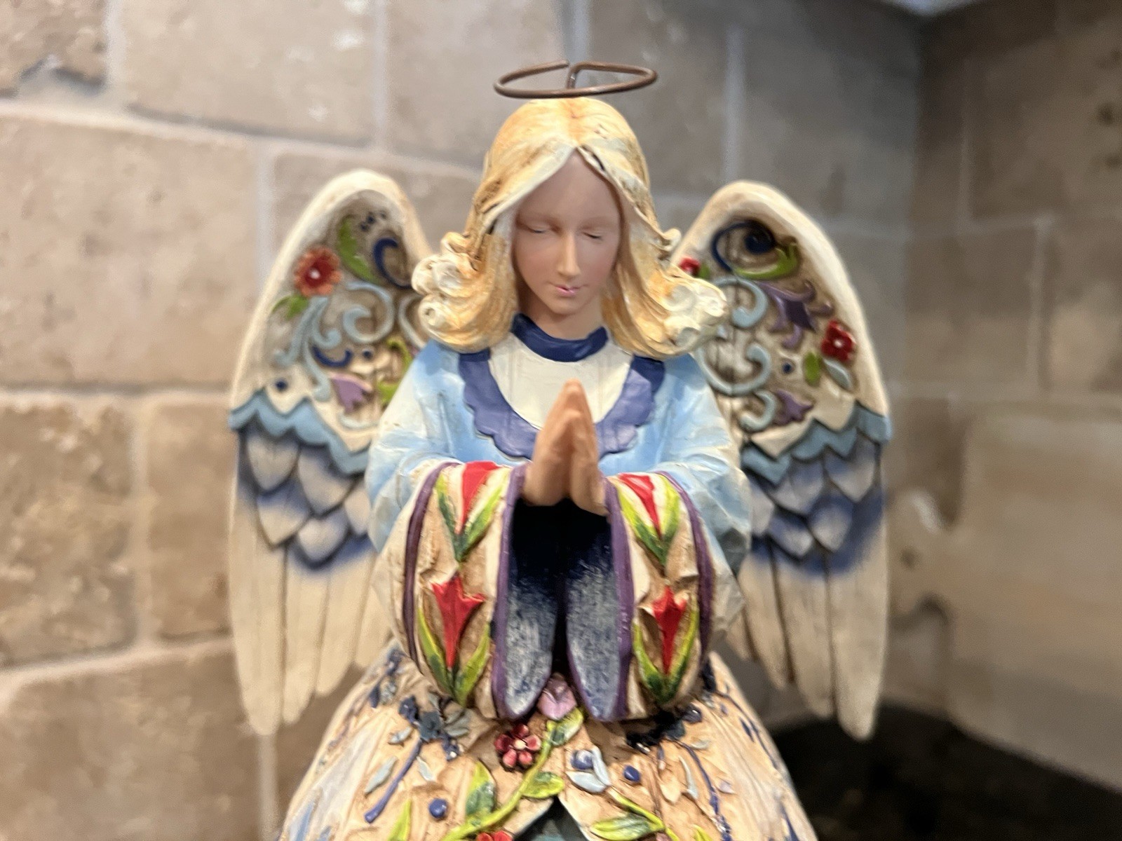 Jim Shore Heartwood Creek Resin  figurine welcome home angel 