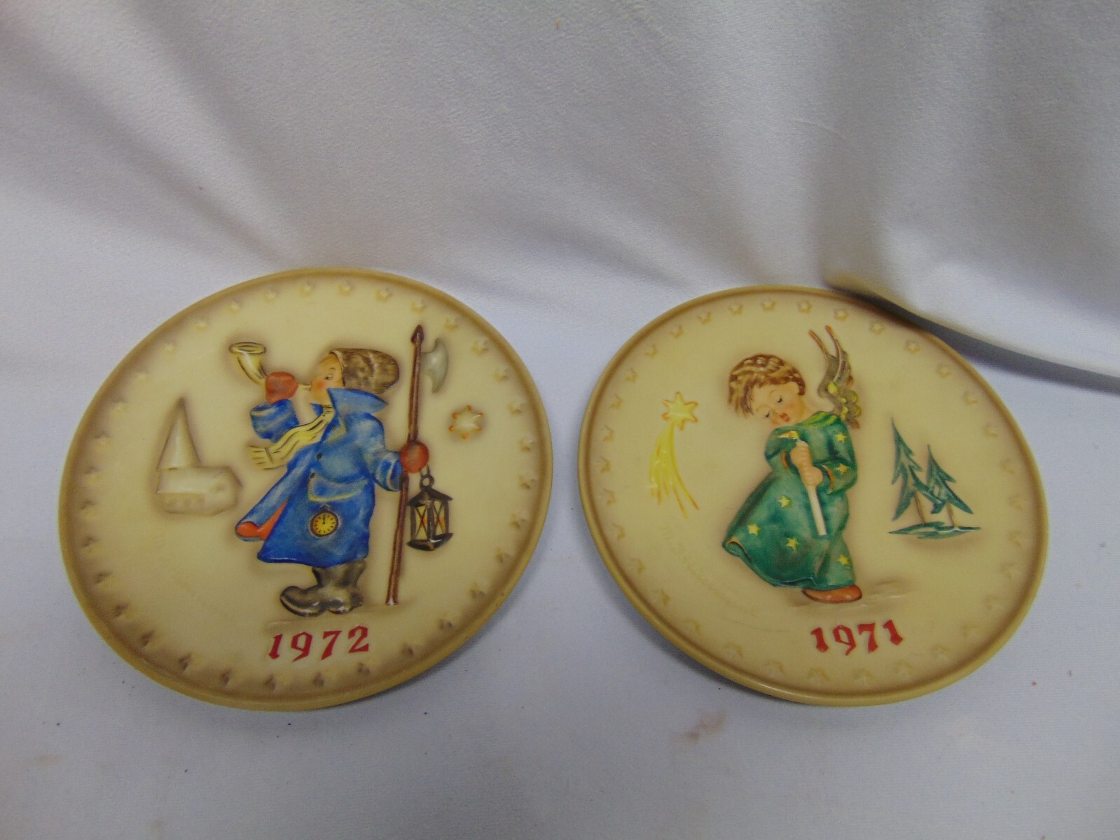 (2) 1971 & 72 First & Second Edition Plates 7 1/2\ (2) 1971 & 72 First & Second Edition Plates 7 1/2\