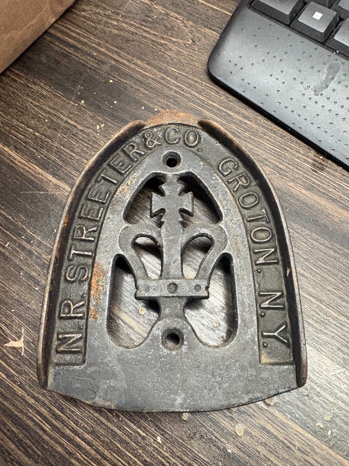 Vintage Cast Iron Sad Iron Trivet N.R. STREETER Groton N.Y. Vintage Cast Iron Sad Iron Trivet N.R. STREETER Groton N.Y.