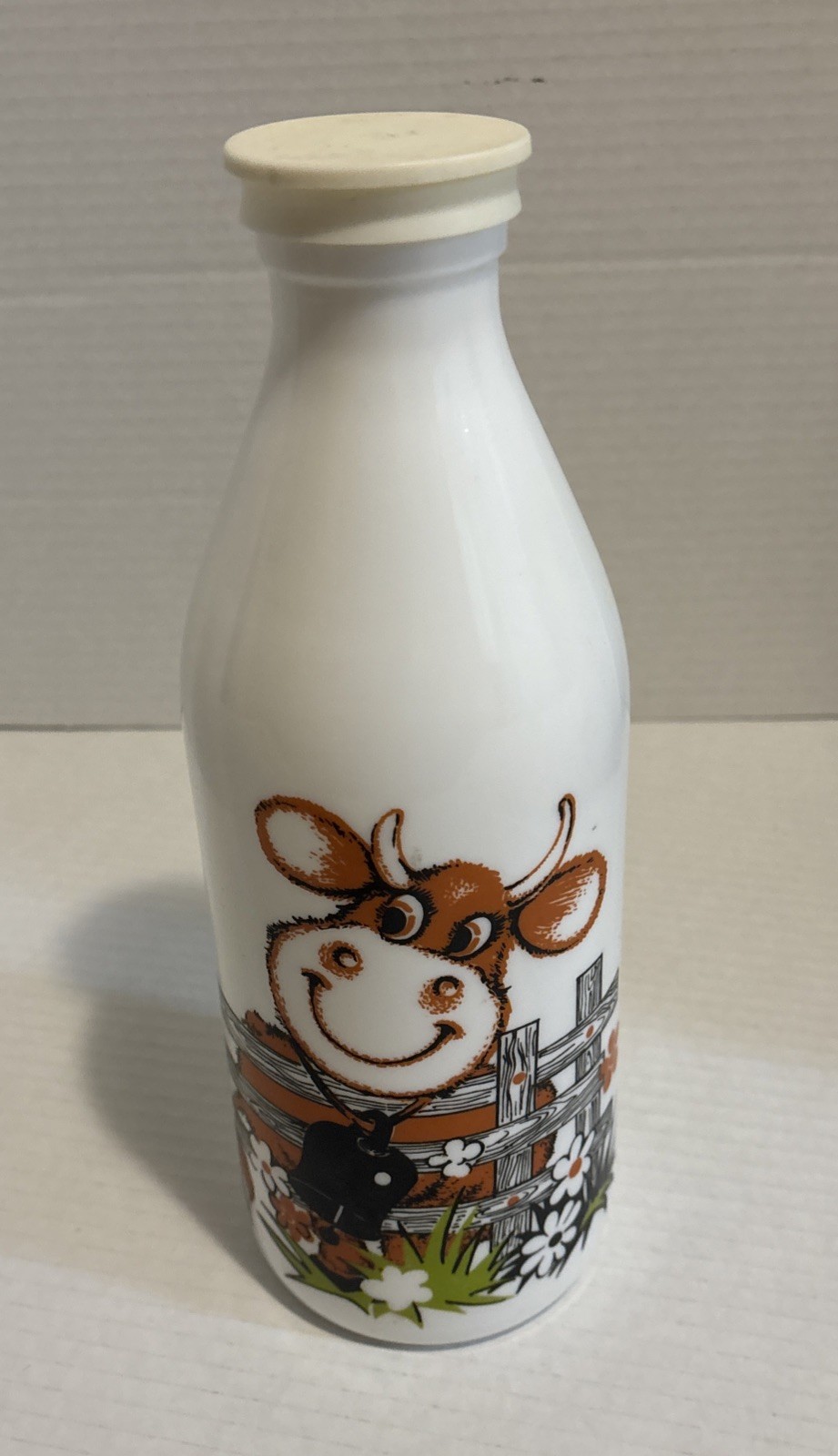Vintage Milk Juice Bottle w Cap Happy Cow Graphic Cowbell Daisies Fence Egizia Vintage Milk Juice Bottle w Cap Happy Cow Graphic Cowbell Daisies Fence Egizia