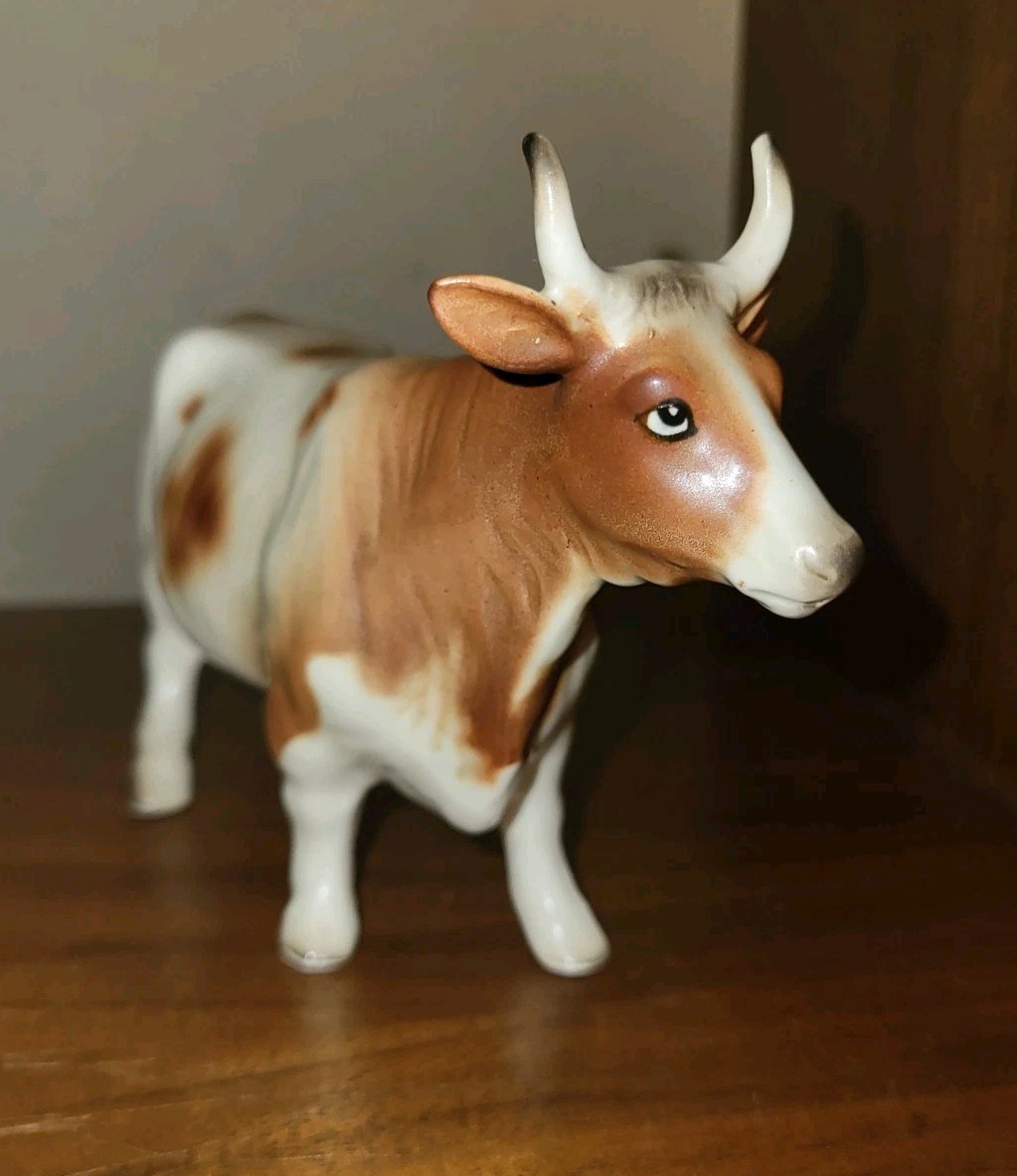 Vintage Ceramic Ayrshire Cow Brown & White Unknown Maker Chipped Ear