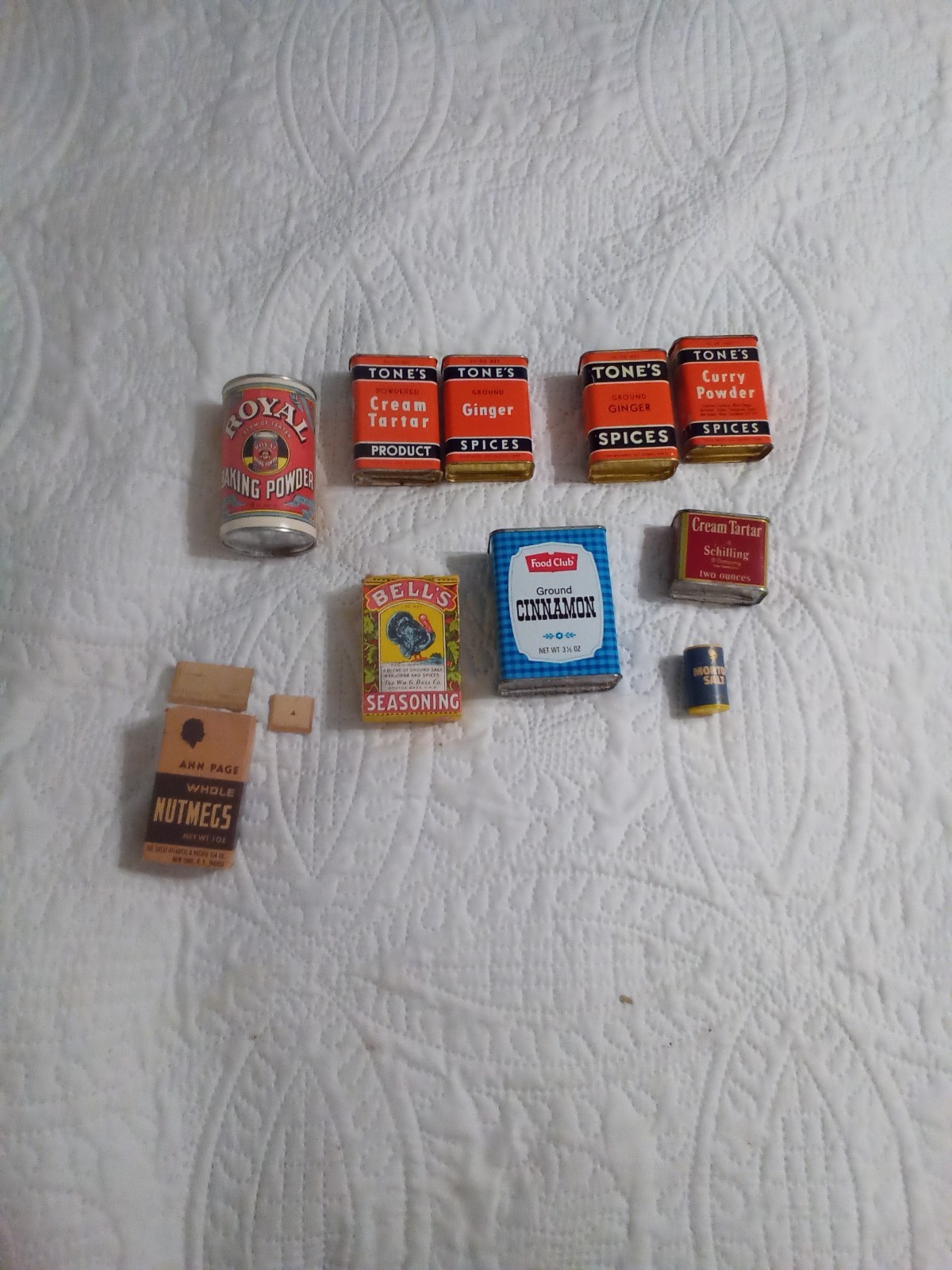 Collectible Vintage Various Spice Containers 1930's-70's (b) Collectible Vintage Various Spice Containers 1930's-70's (b)