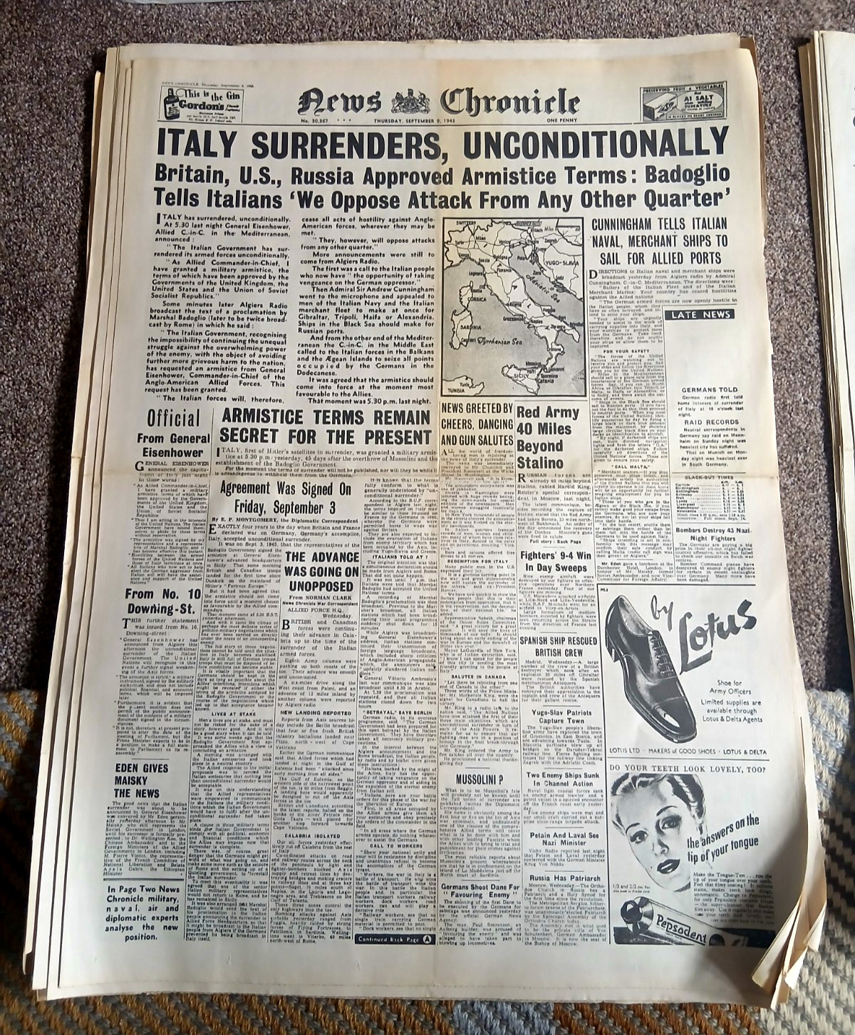 NEWS CHRONICLE Thurs 9 September 1943 Italy surrenders WW2 world war 2 newspaper