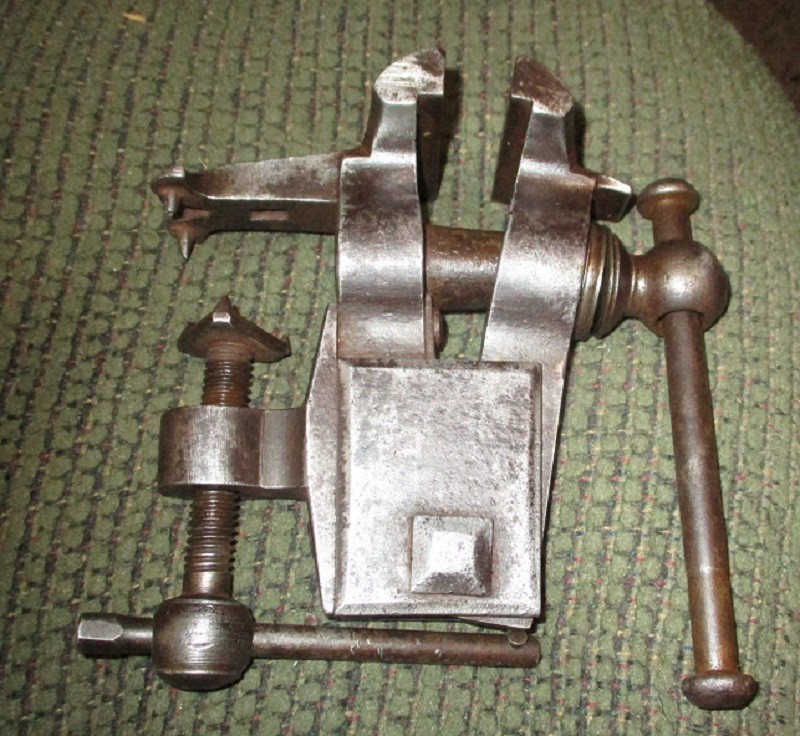VINTAGE Jeweler Bench Vise Tool Blacksmith Forged OLD RARE / Wagon Tongue