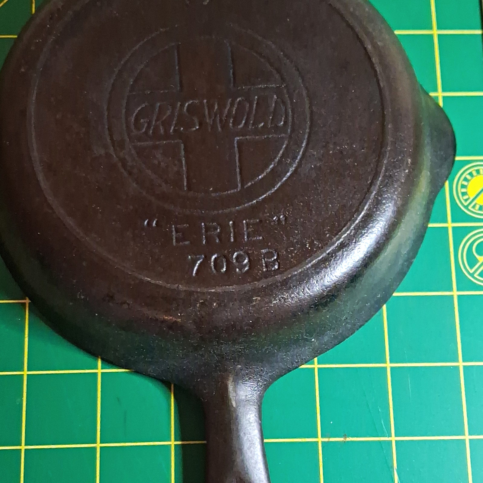 Griswold ERIE Cast Iron Skillet Frying Pan 709B Cast Iron Cookware Griswold ERIE Cast Iron Skillet Frying Pan 709B Cast Iron Cookware