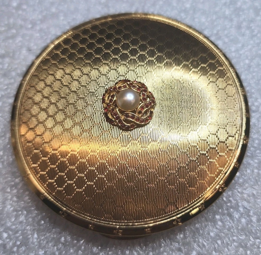 Vintage Melissa Gold-Tone Engine-Turned Powder Compact W/Rhinestones Rare Mint Vintage Melissa Gold-Tone Engine-Turned Powder Compact W/Rhinestones Rare Mint