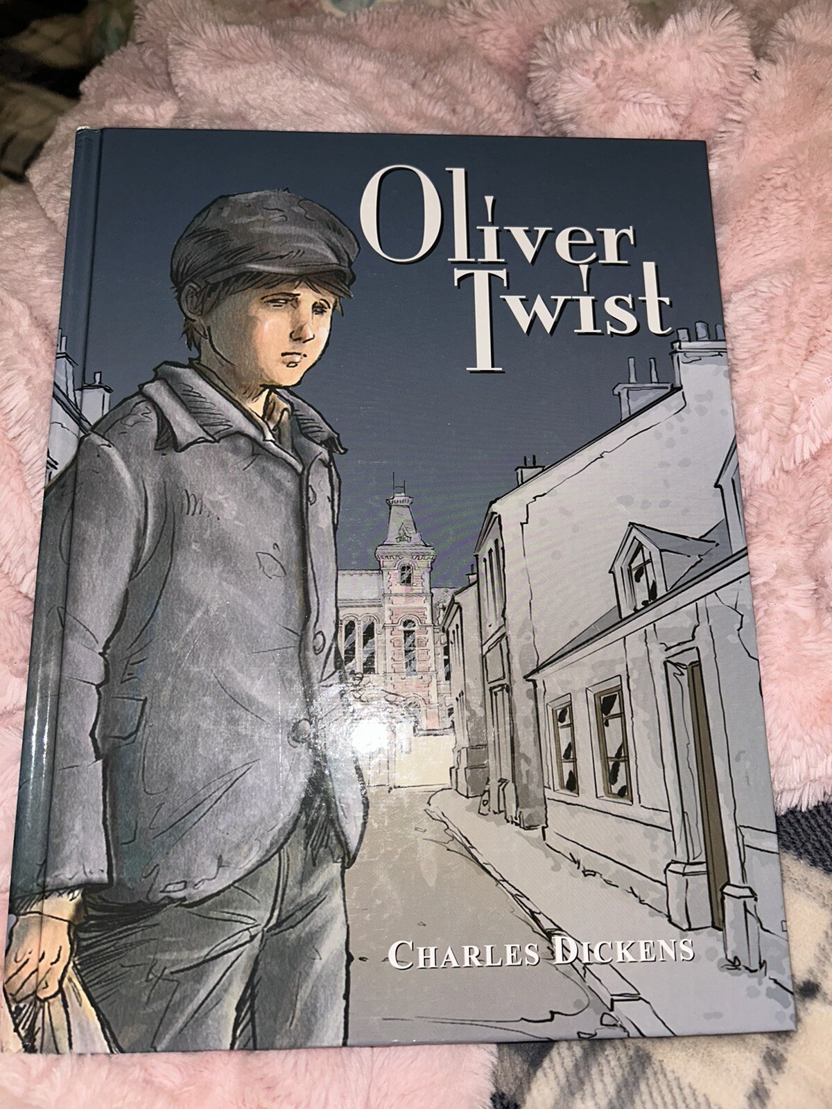 2009 OLIVER TWIST by Charles Dickens & David Cerquiera HC FVF 7.0 1st IDW 2009 OLIVER TWIST by Charles Dickens & David Cerquiera HC FVF 7.0 1st IDW
