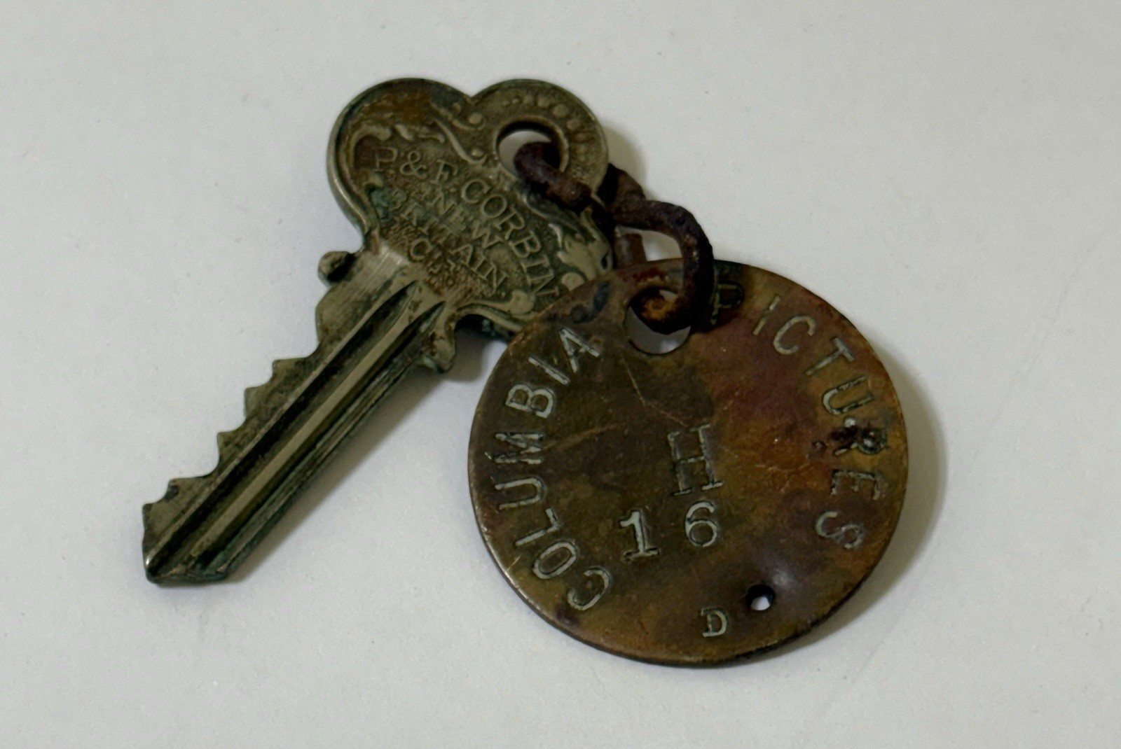 Rare COLUMBIA PICTURES Door Key & Metal Fob HOLLYWOOD - Cary Grant RITA HAYWORTH Rare COLUMBIA PICTURES Door Key & Metal Fob HOLLYWOOD - Cary Grant RITA HAYWORTH