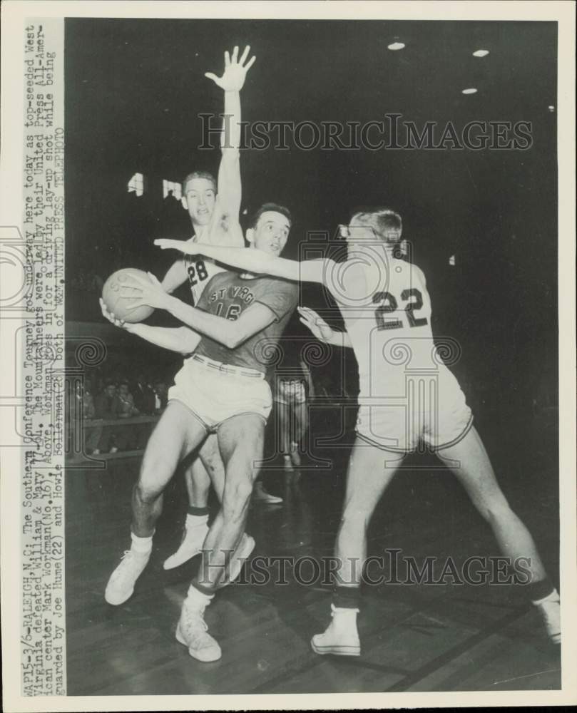 1952 Press Photo Mark Workman in lay-up shot against William & Mary, Raleigh, NC 1952 Press Photo Mark Workman in lay-up shot against William & Mary, Raleigh, NC