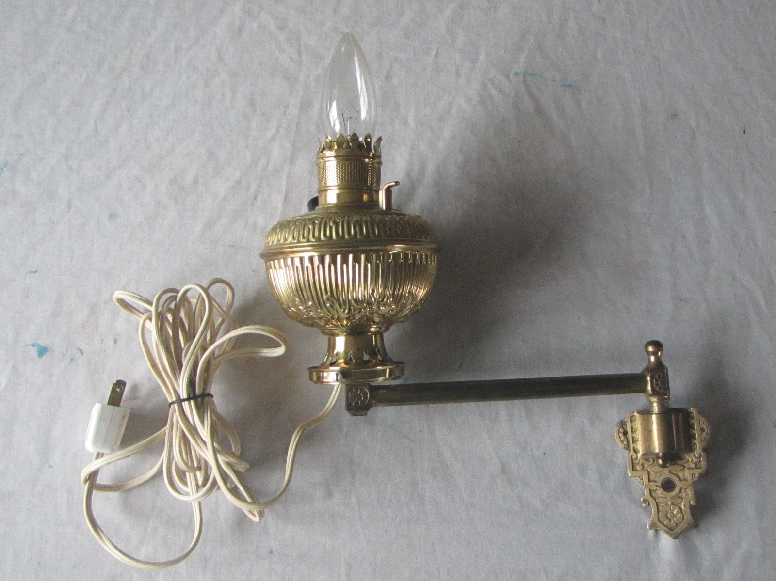 antique brass The B&H 1892 miniature oil lamp wall bracket lamp (electrified antique brass The B&H 1892 miniature oil lamp wall bracket lamp (electrified