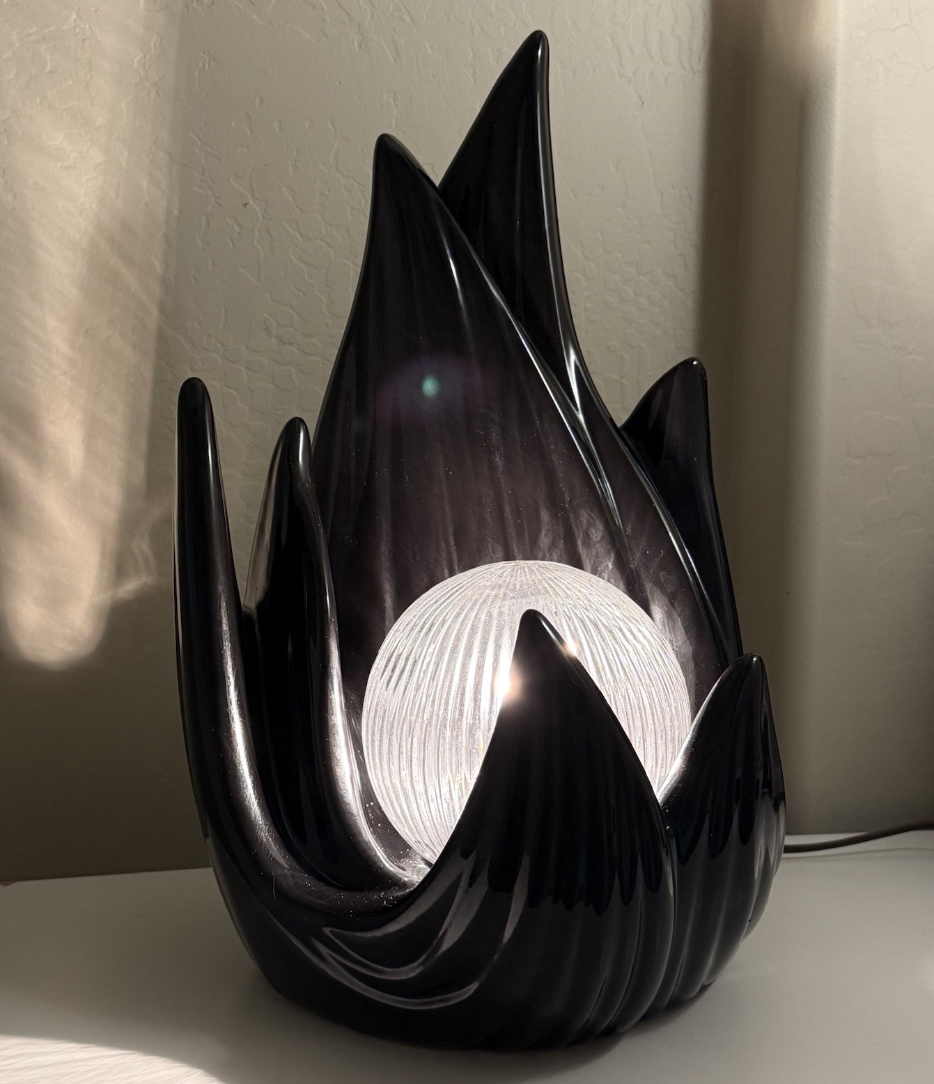 VTG Art Deco Ceramic Globe Cascading Black Flame Table Lamp MCM Halloween 18in