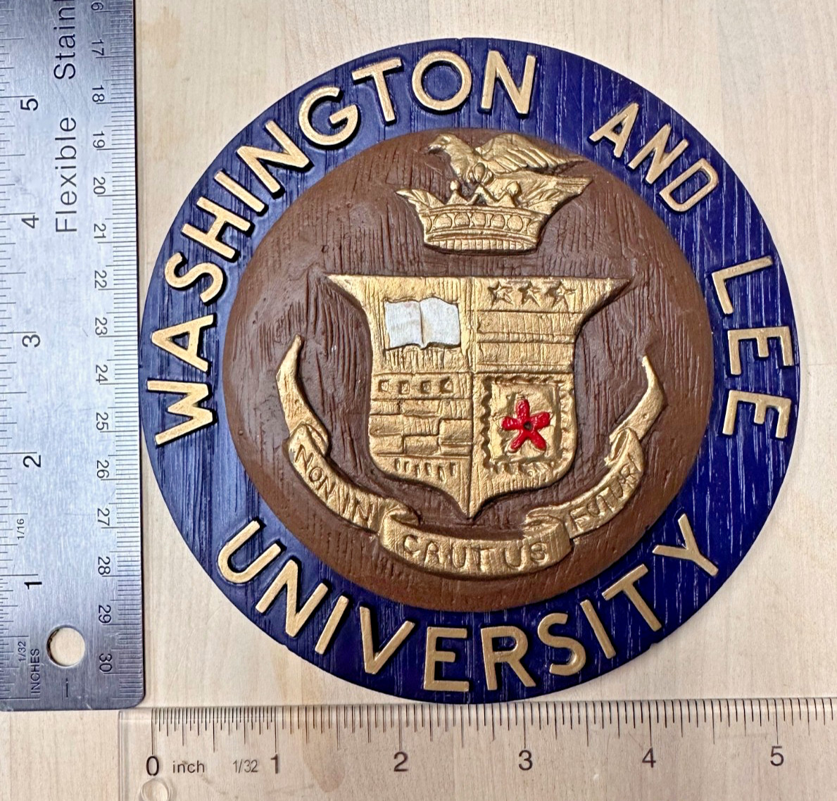 VINTAGE SEAL OF WASHINGTON AND LEE UNIVERSITY - RESIN WOOD GRAIN PLAQUE –UNIQUE VINTAGE SEAL OF WASHINGTON AND LEE UNIVERSITY - RESIN WOOD GRAIN PLAQUE –UNIQUE