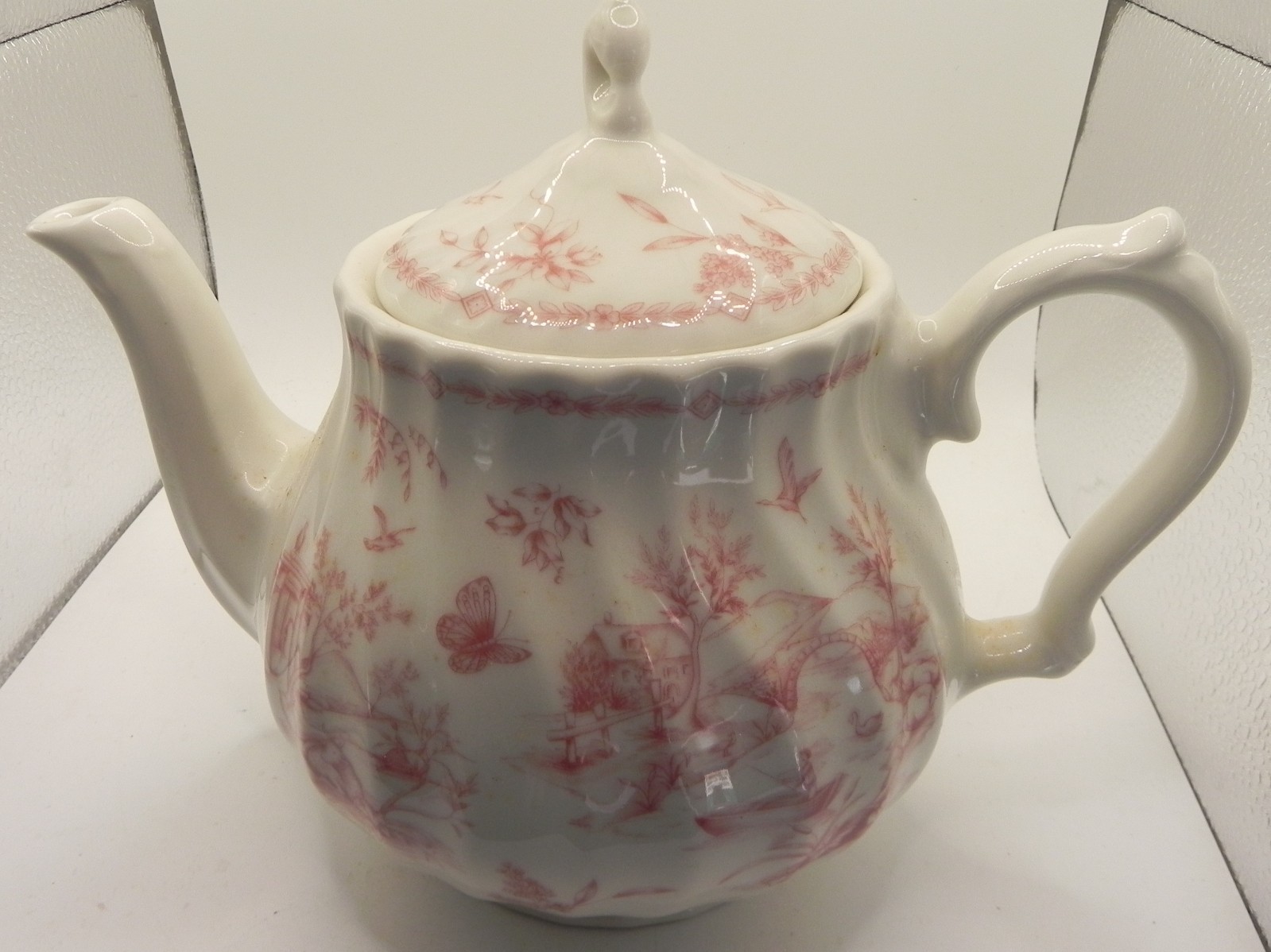 VINTAGE QUEEN'S Chelsea Toile Pink Print On White Teapot Earthenware 