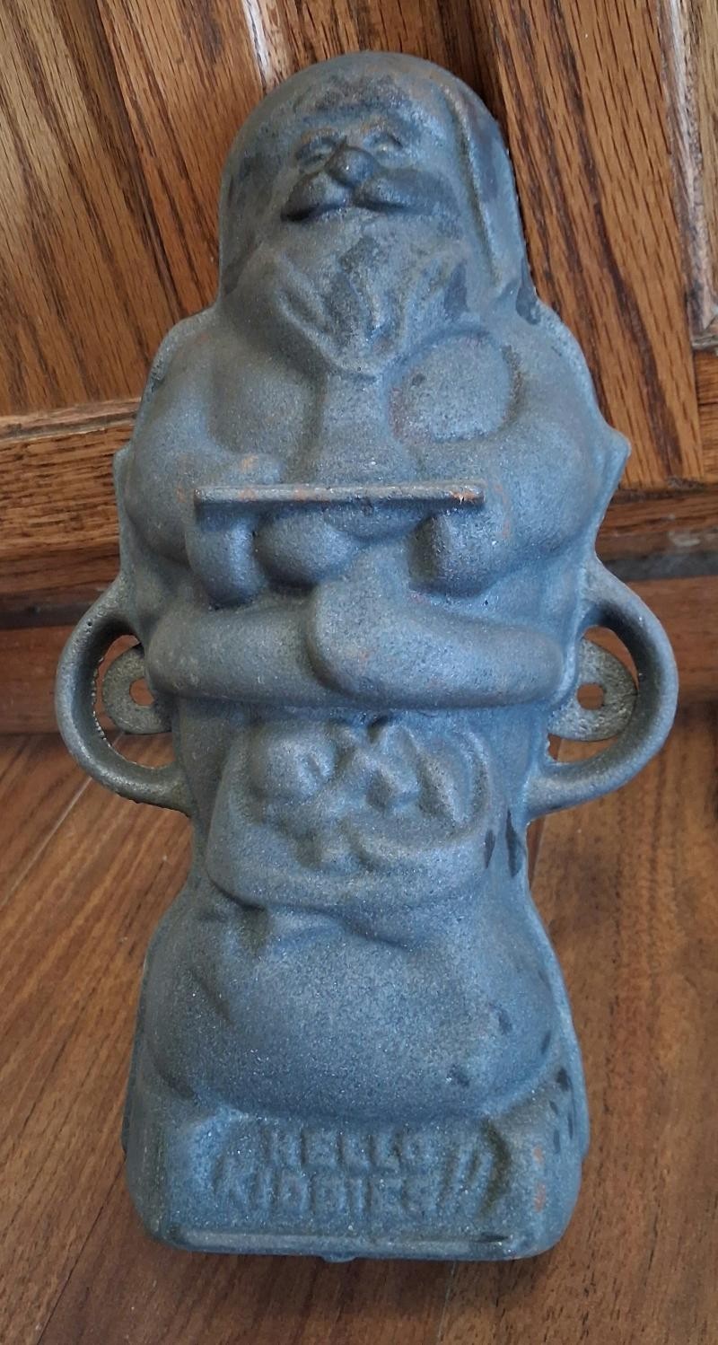 SANTA CAKE MOLD TWO PIECE CAST IRON KITCHEN GIFT