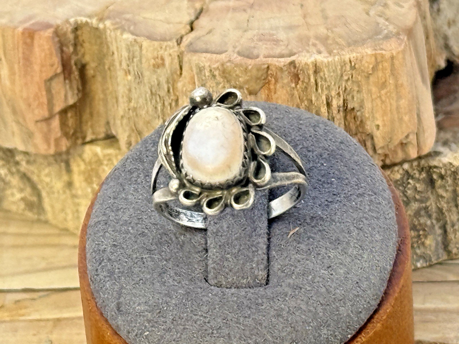 Jake Sampson Navajo Sterling Silver Mother of Pearl Blossom Ring Sz 7.5-2NL25.98 Jake Sampson Navajo Sterling Silver Mother of Pearl Blossom Ring Sz 7.5-2NL25.98