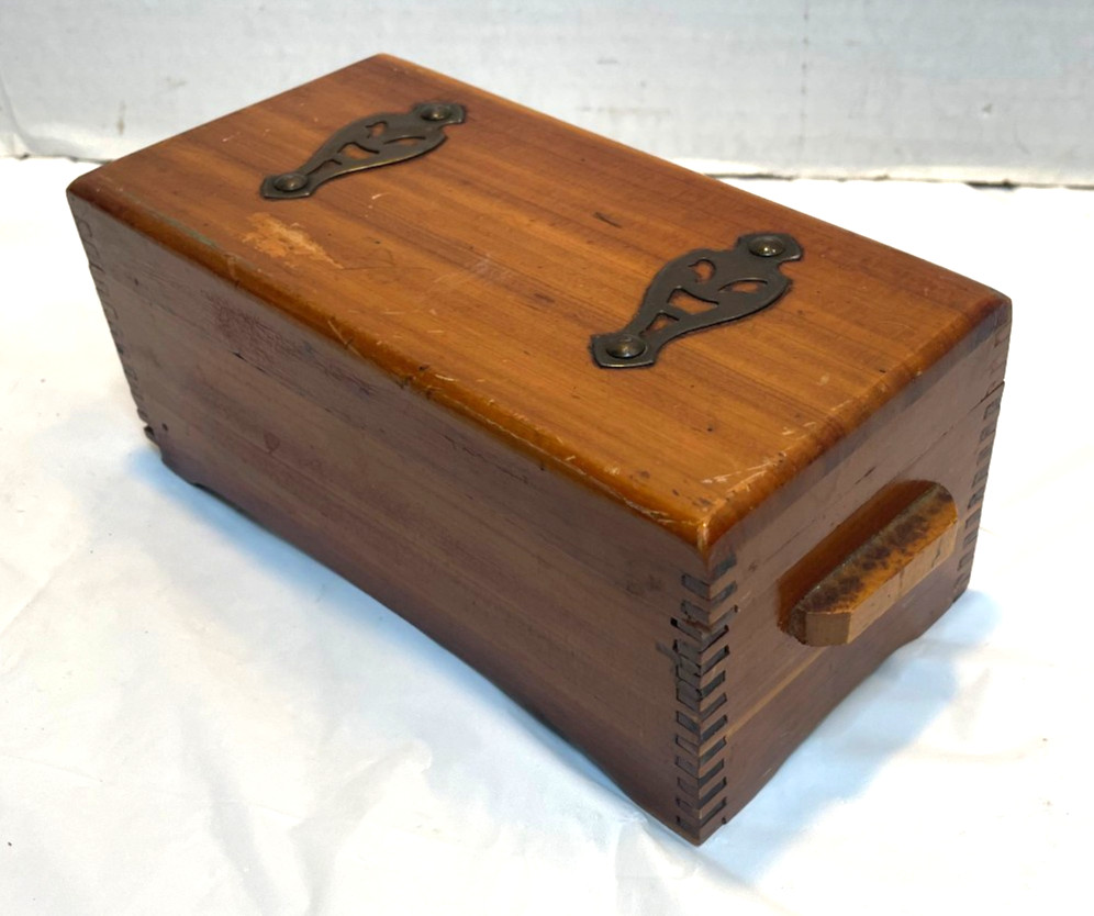 Vintage Cedar Wood Trinket Jewelry Box Dovetail Country Brass Vintage Cedar Wood Trinket Jewelry Box Dovetail Country Brass