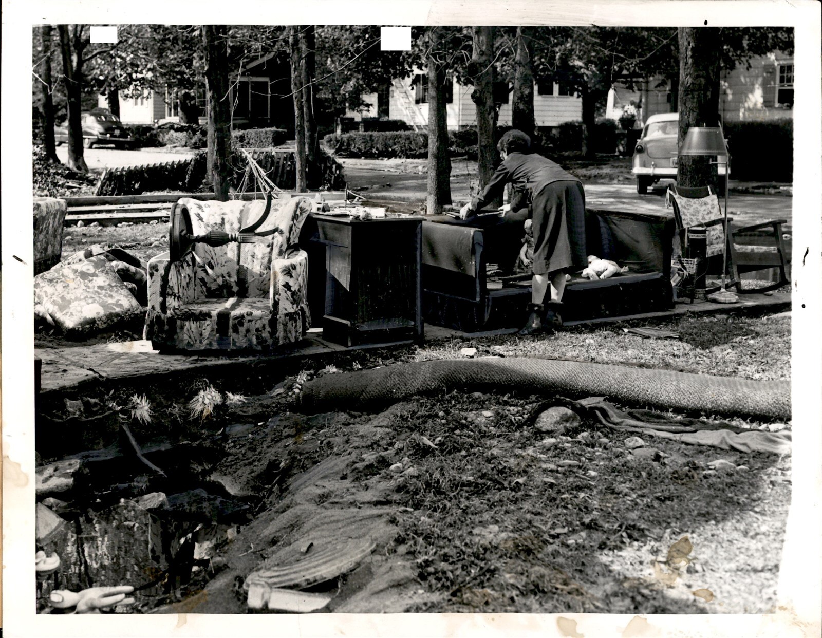 LG56 1955 Original Dan McElleney Photo CLEAN-UP JOB BEGINS RIPPOWAM RIVER FLOOD LG56 1955 Original Dan McElleney Photo CLEAN-UP JOB BEGINS RIPPOWAM RIVER FLOOD