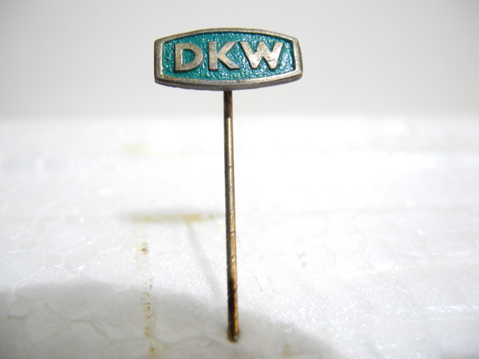 DKW DAMPF KRAFT WAGEN VINTAGE RARE LAPEL PIN MINT 1950\'S DKW DAMPF KRAFT WAGEN VINTAGE RARE LAPEL PIN MINT 1950\'S