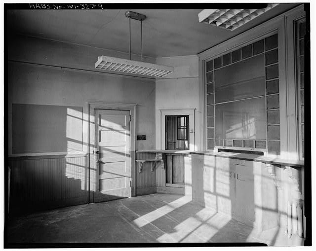 Photo:Medford Wisconsin Soo Line Depot Agent Office Ticket Windows 1910s