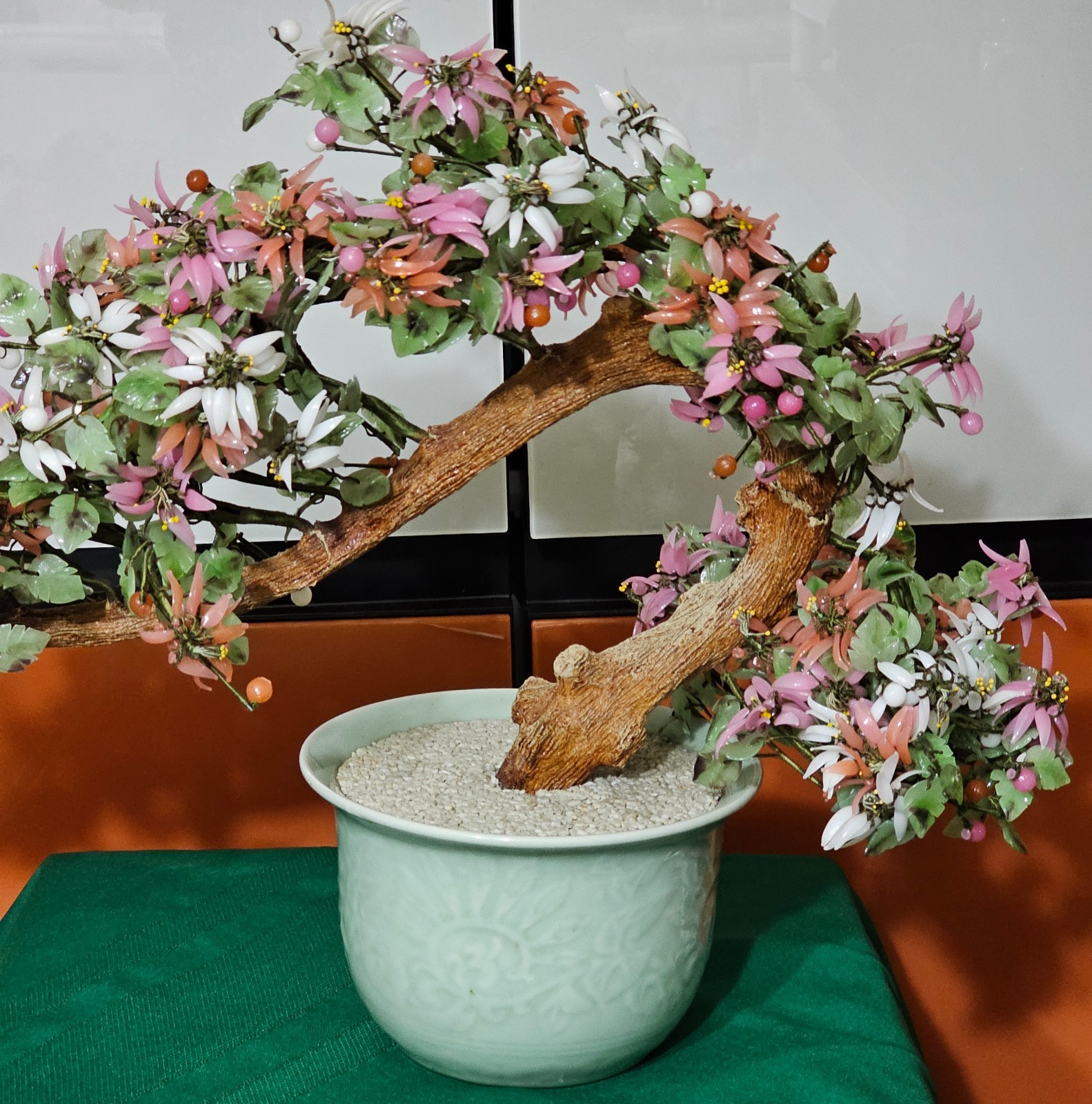 MAGNIFICENT VINTAGE CHINESE CARVED JADE HARD-STONE BONSAI PLANT (28\