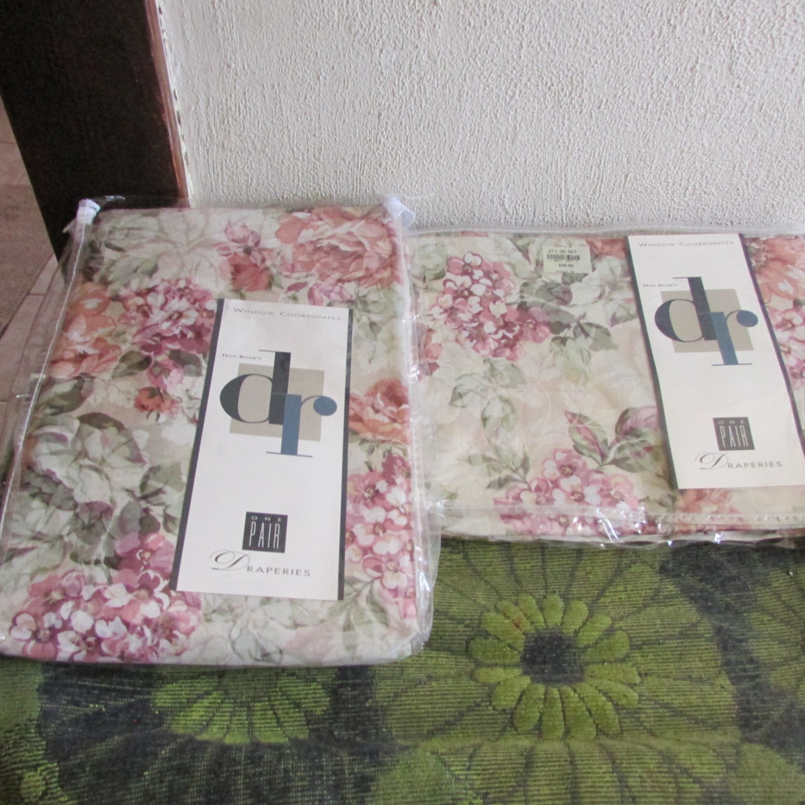 **** 2 Vintage Dan River's Floral Drapes W/ Tie Backs. 84