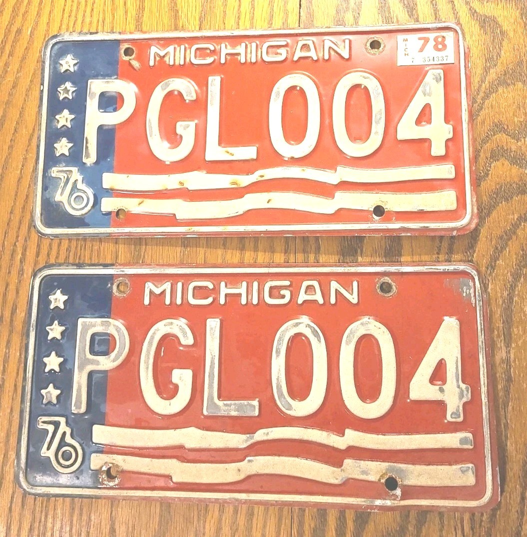 Vintage Michigan 1976 Bicentennial License Plate Pair Set , RED WHITE BLUE.
