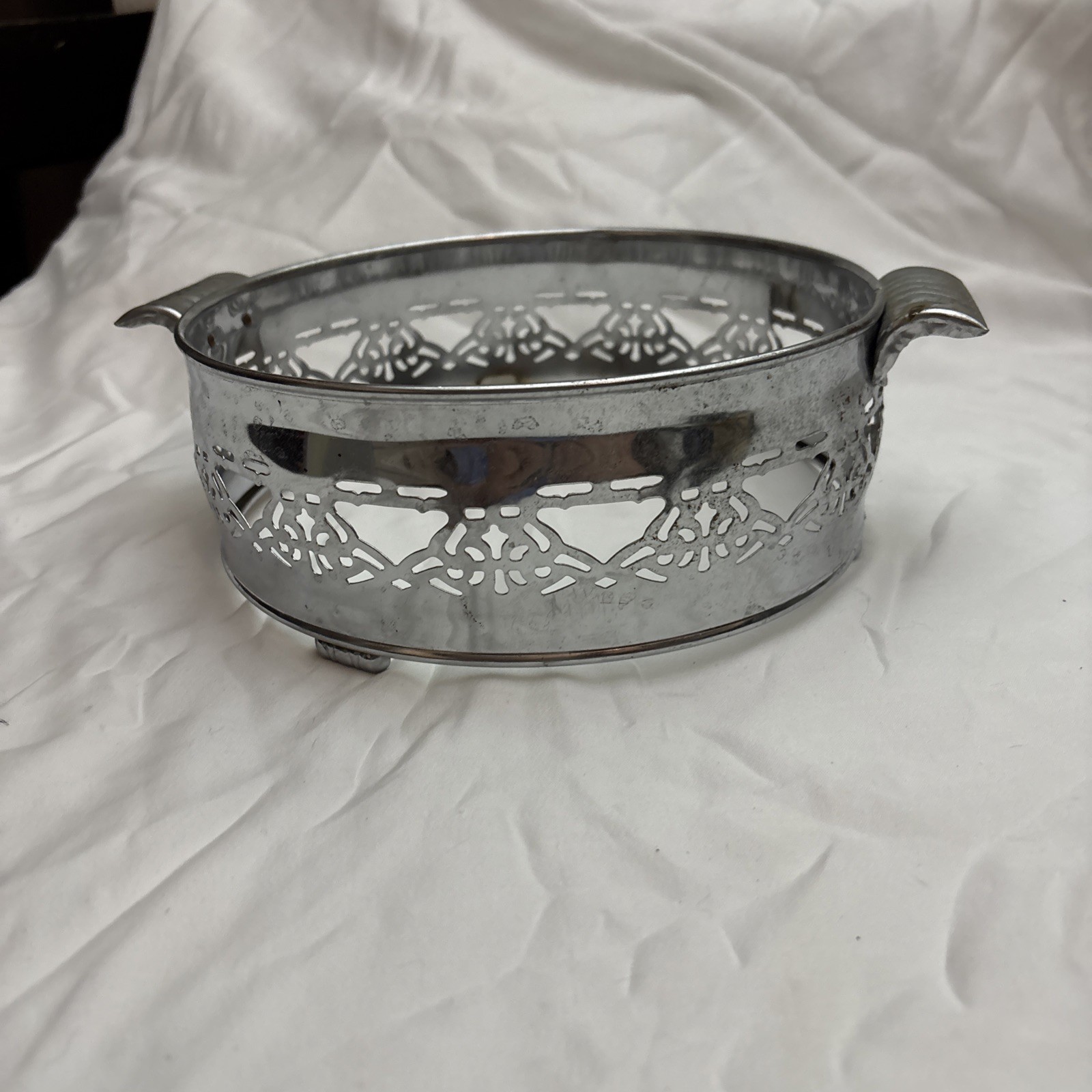 Vintage Footed metal cradle / Trivet holder/ Casserole Holder